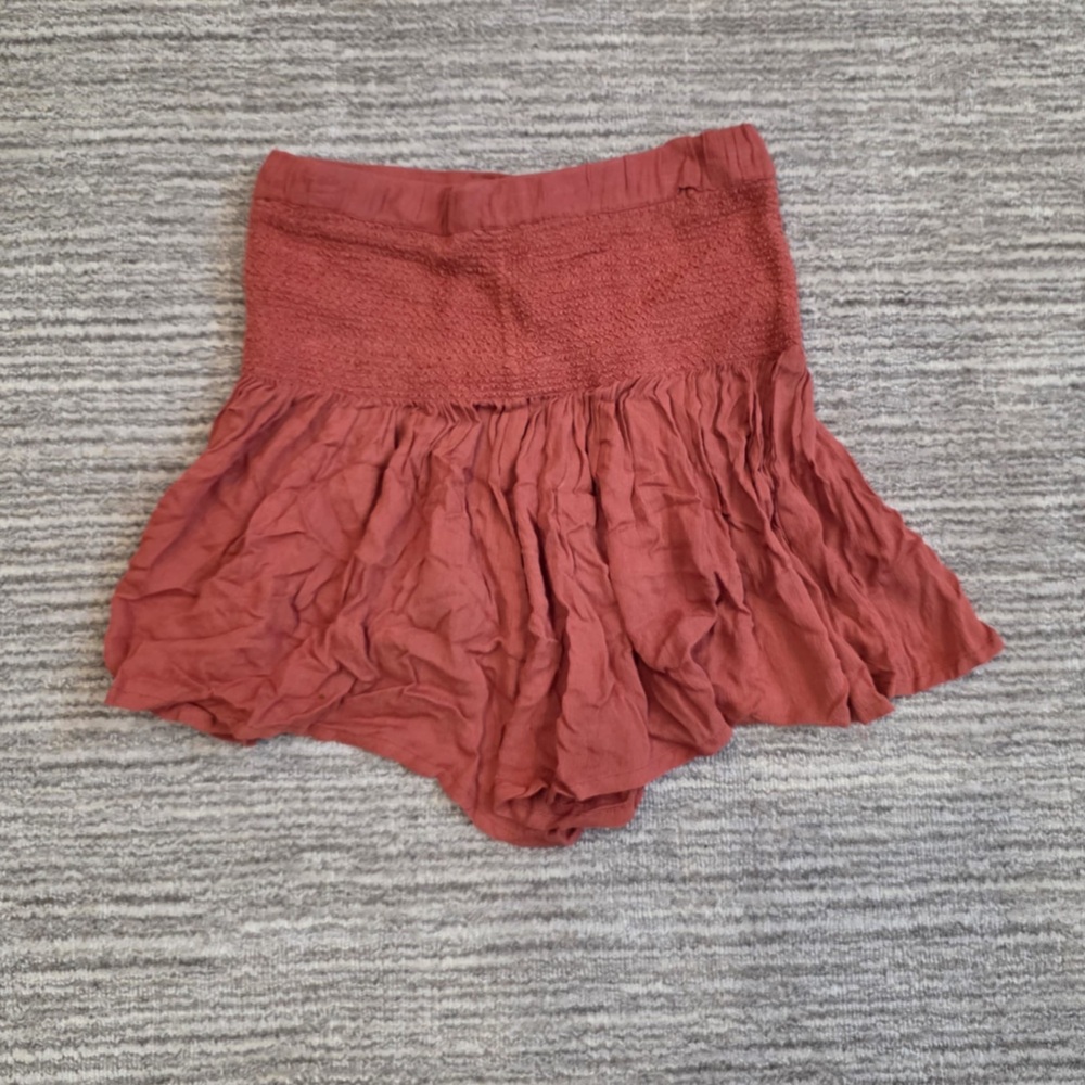 High rise flowy shorts, women’s medium